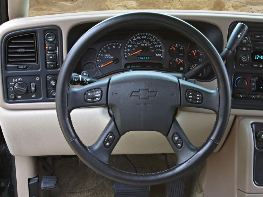  Chevrolet Suburban Z71 2003 года  (фото 3 из 5)
